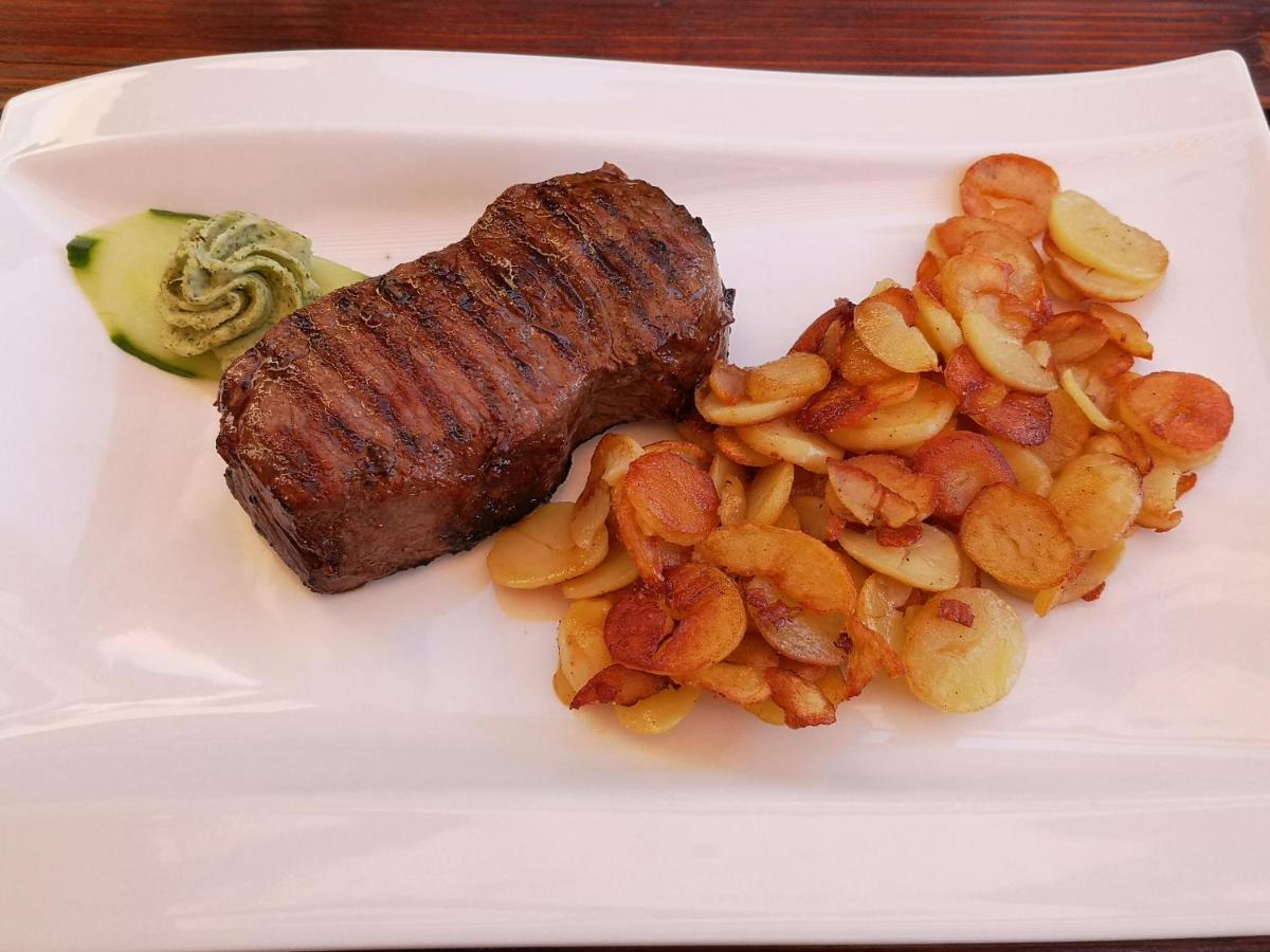 Tuniberg Restaurant Hotel Freiburg Bagian luar foto