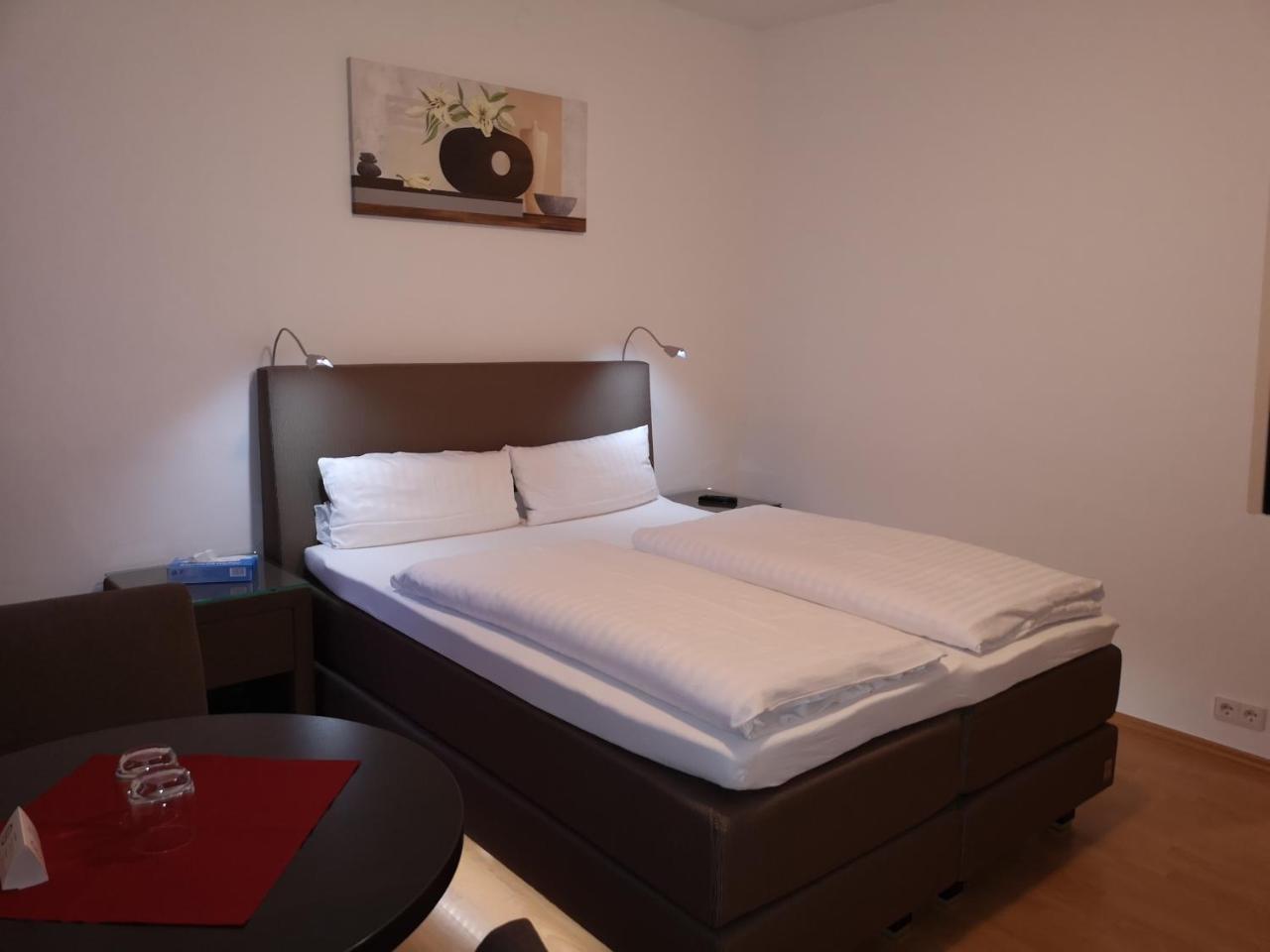 Tuniberg Restaurant Hotel Freiburg Ruang foto